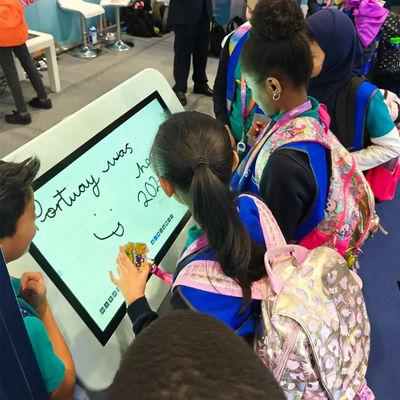 Android 32 "LCD Display 20 pontos Touch Screen Educativo Touch Table com altura ajustável
